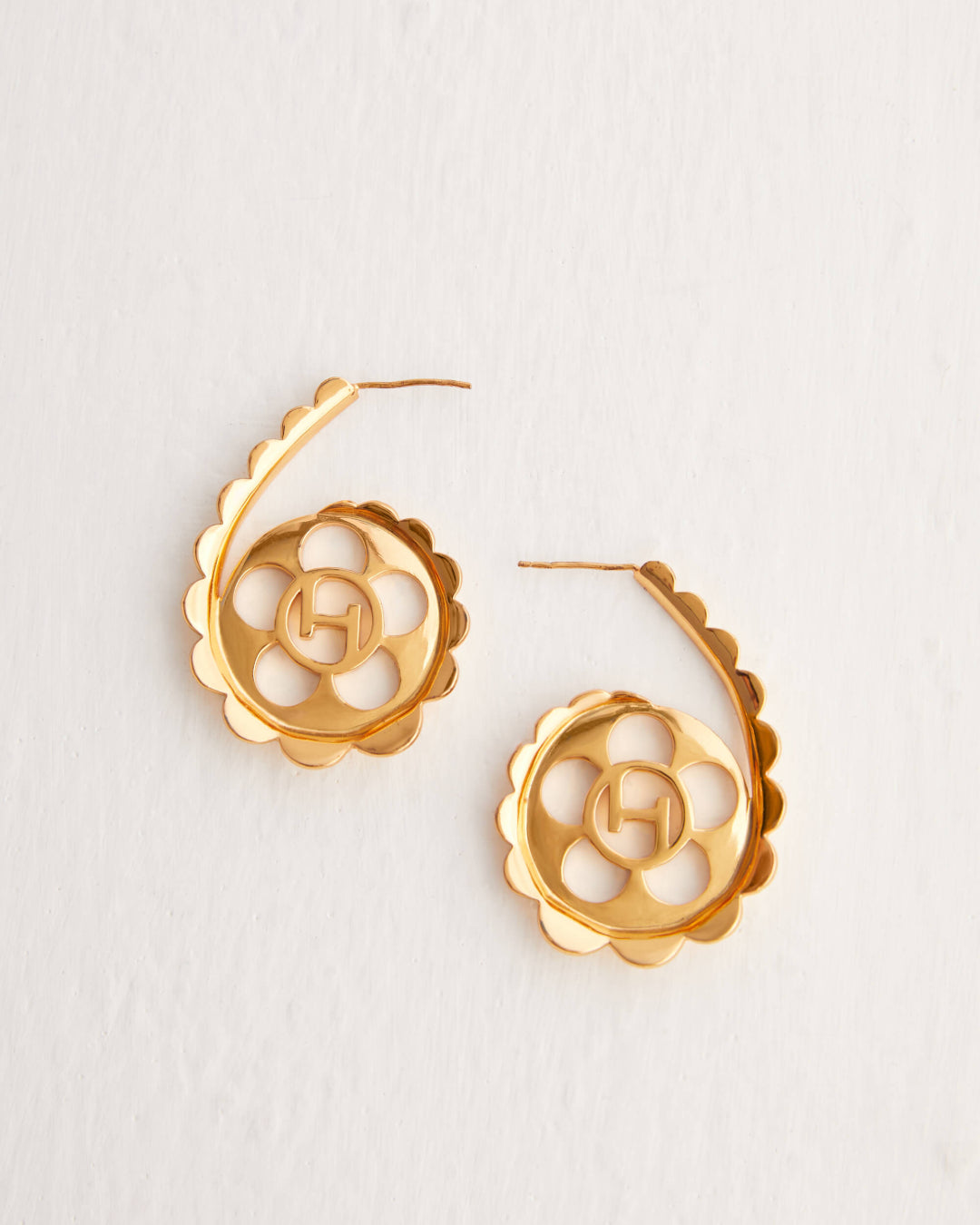 Oh Poppi Scallop Hoop Earrings – Saahra