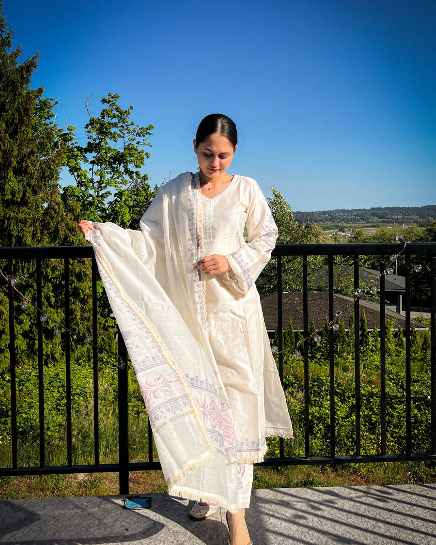 White Chanderi Kurta Set with Hand-Painted Motifs